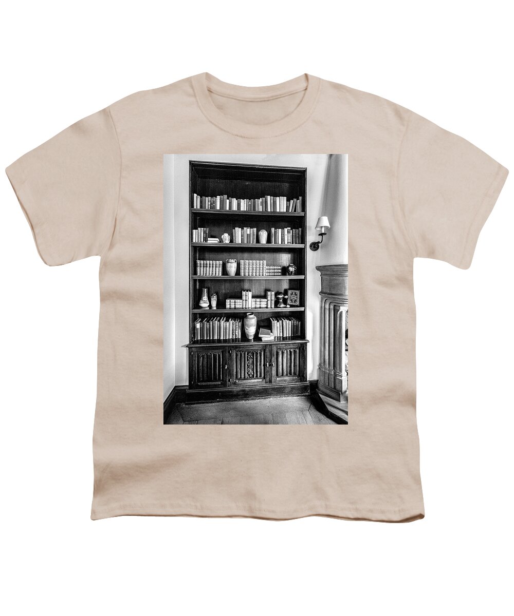 Cheekwood Youth T-Shirt featuring the photograph Vintage Bookcase at The Cheekwood Estate and Gardens Nashville Tennessee by Dave Morgan