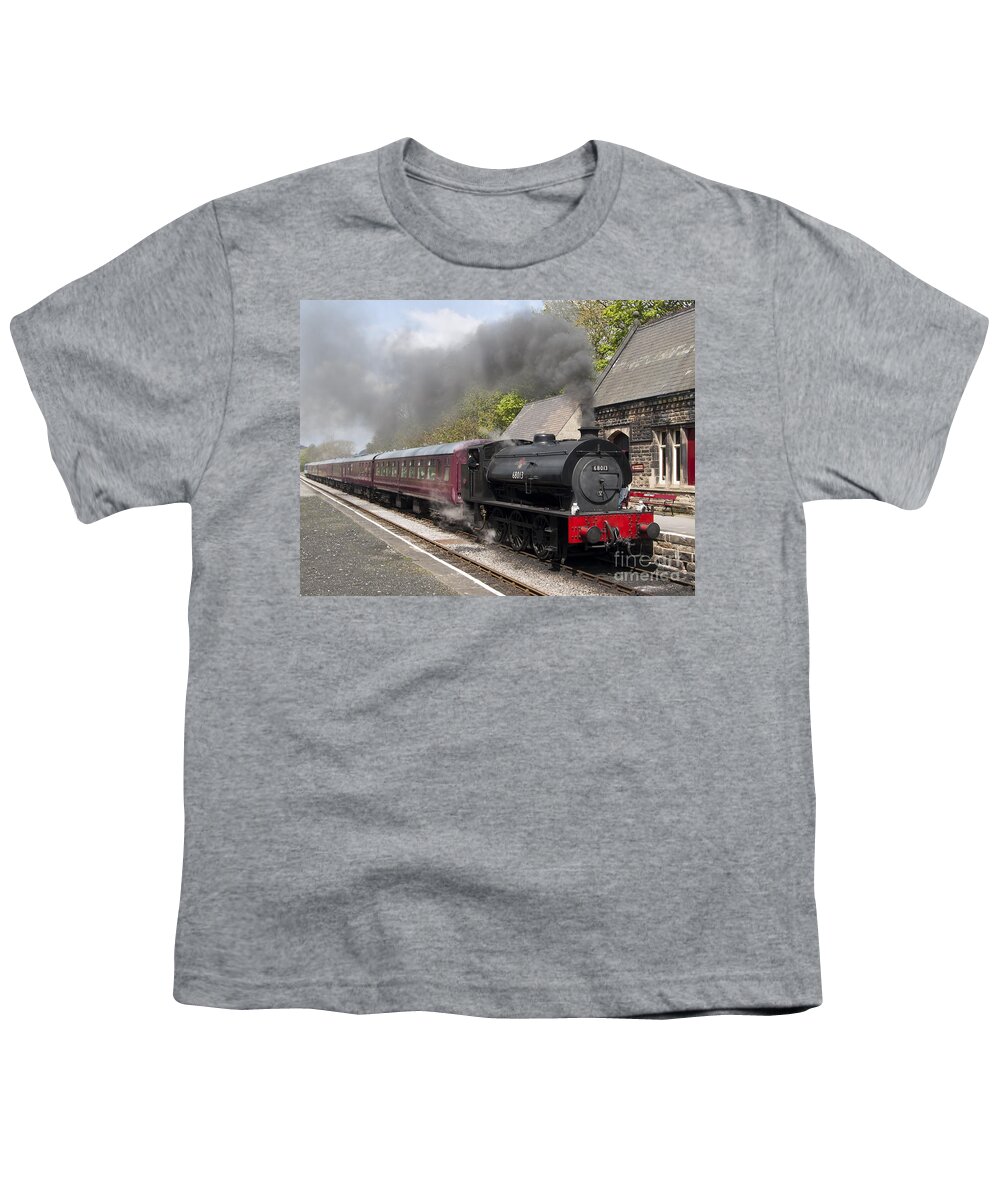 68013 Youth T-Shirt featuring the photograph At the station by Steev Stamford