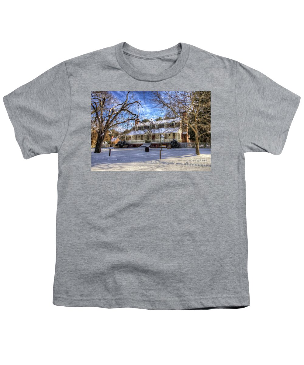 Christina Campbell's Tavern Youth T-Shirt featuring the photograph Blue Sky Over Christina Campbell Tavern Colonial Williamsburg by Karen Jorstad