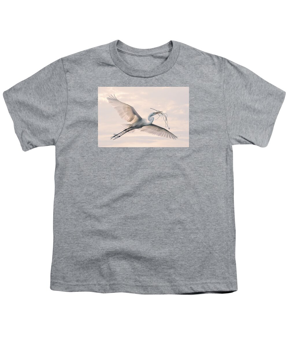 Great Egret Youth T-Shirt featuring the photograph Great Egret with nesting material by Brian Tarr