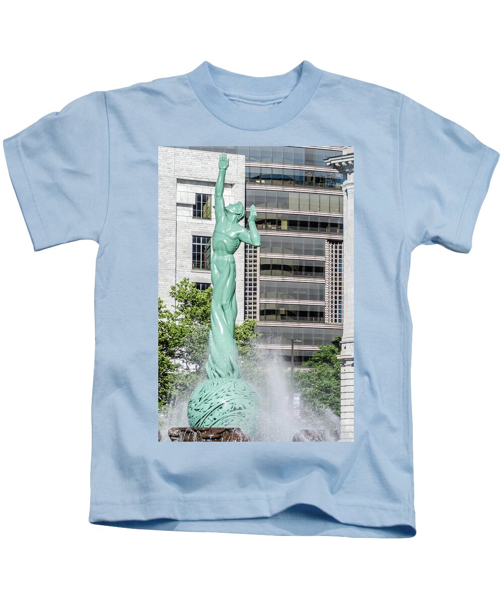 Cleveland Kids T-Shirt featuring the photograph Cleveland War Memorial by Stewart Helberg