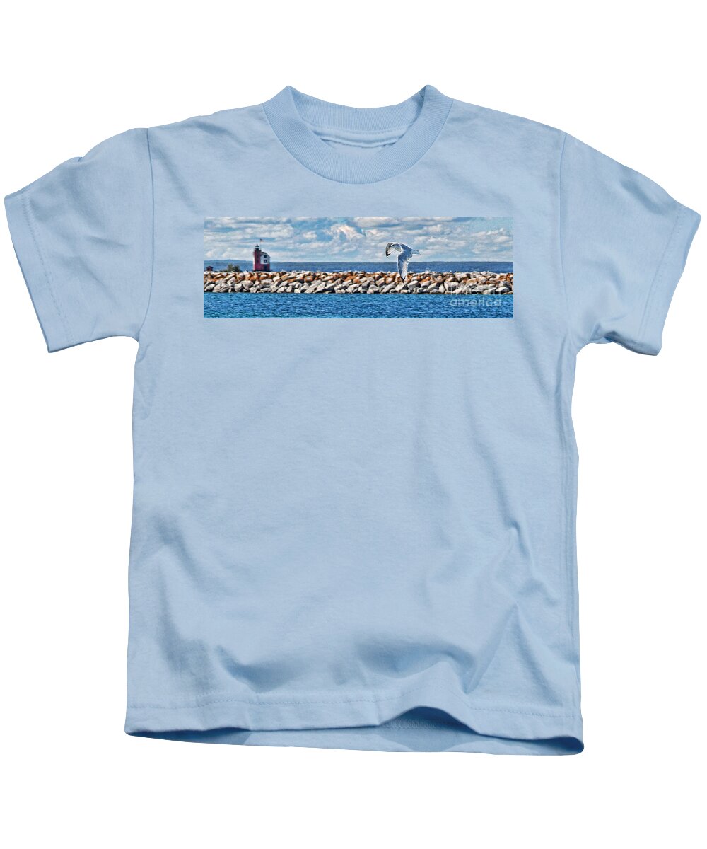 Ring-billed Gull Kids T-Shirt featuring the photograph Free Flight by Mark Madere