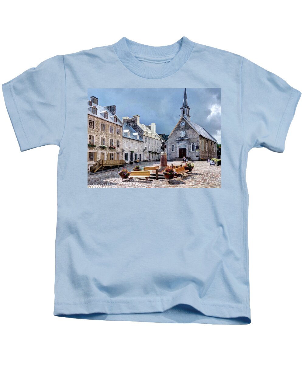 Quebec City Kids T-Shirt featuring the photograph Notre-Dame-des-Victoires Church by David Thompsen