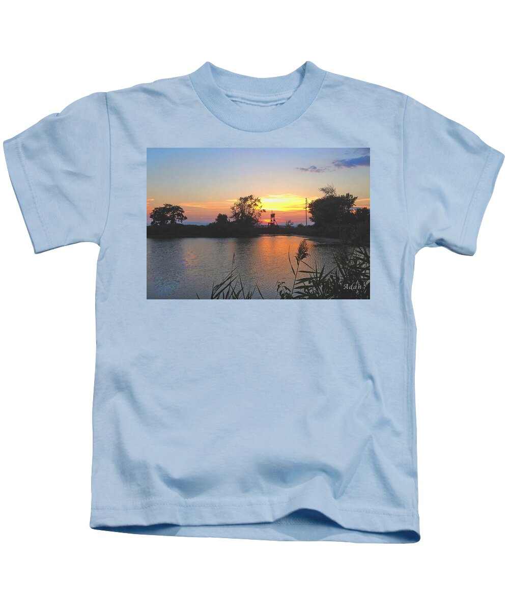 Sunset Kids T-Shirt featuring the photograph Sunset West of Myer's Bagels by Felipe Adan Lerma