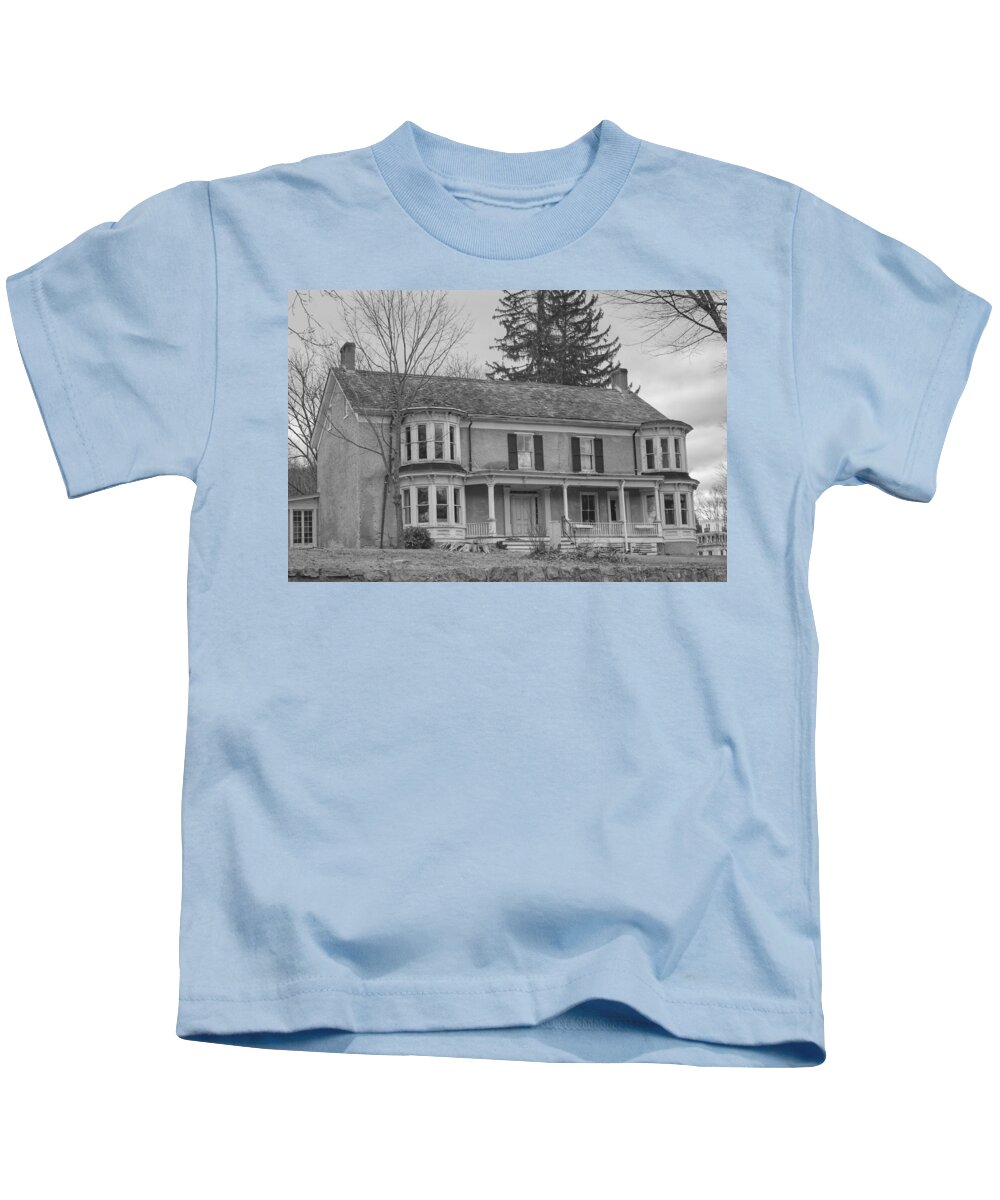 Waterloo Village Kids T-Shirt featuring the photograph Historic Mansion With Towers - Waterloo Village by Christopher Lotito