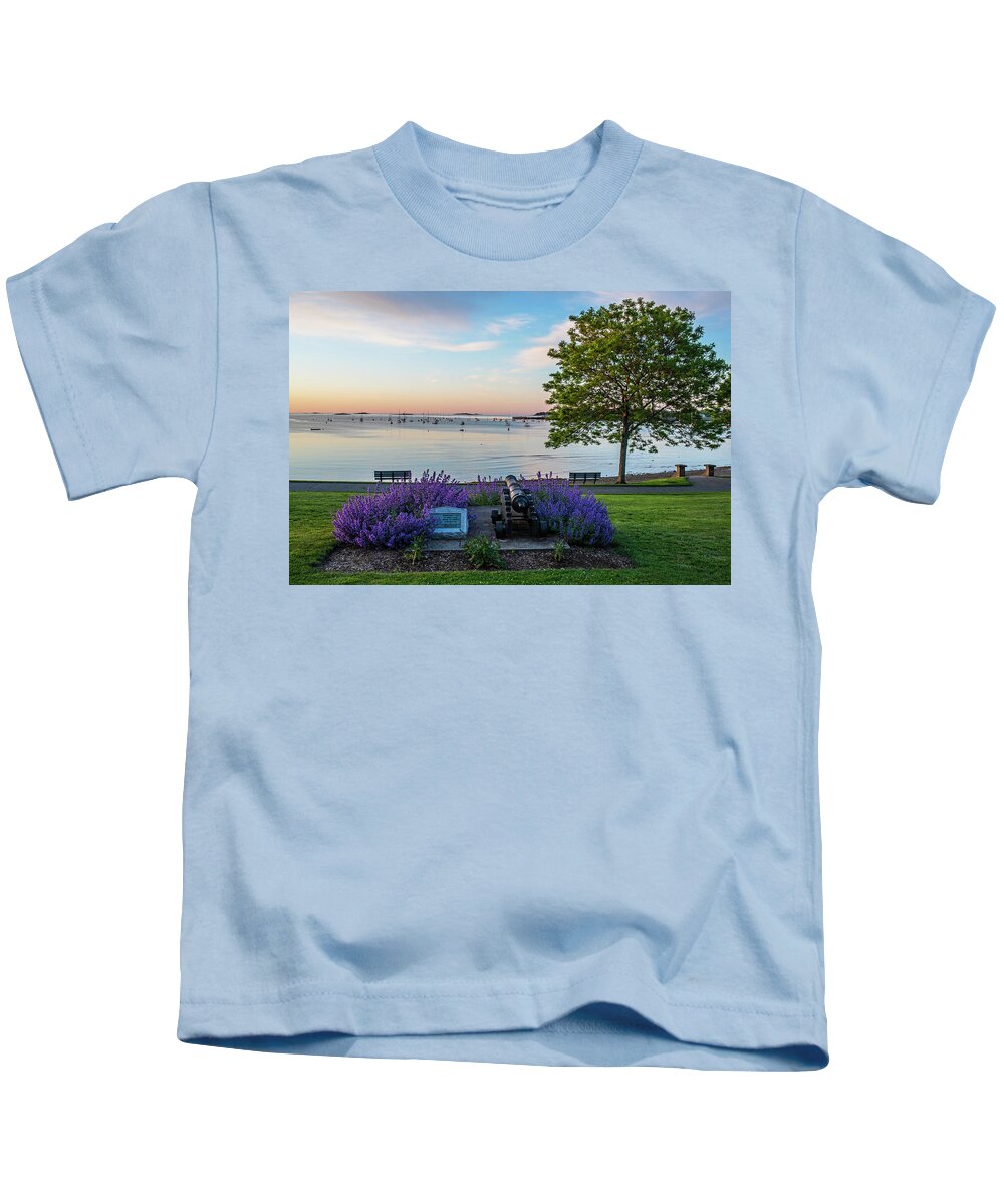 Beverly Kids T-Shirt featuring the photograph Independence Park Beverly MA Morning Light Cannon Statue by Toby McGuire