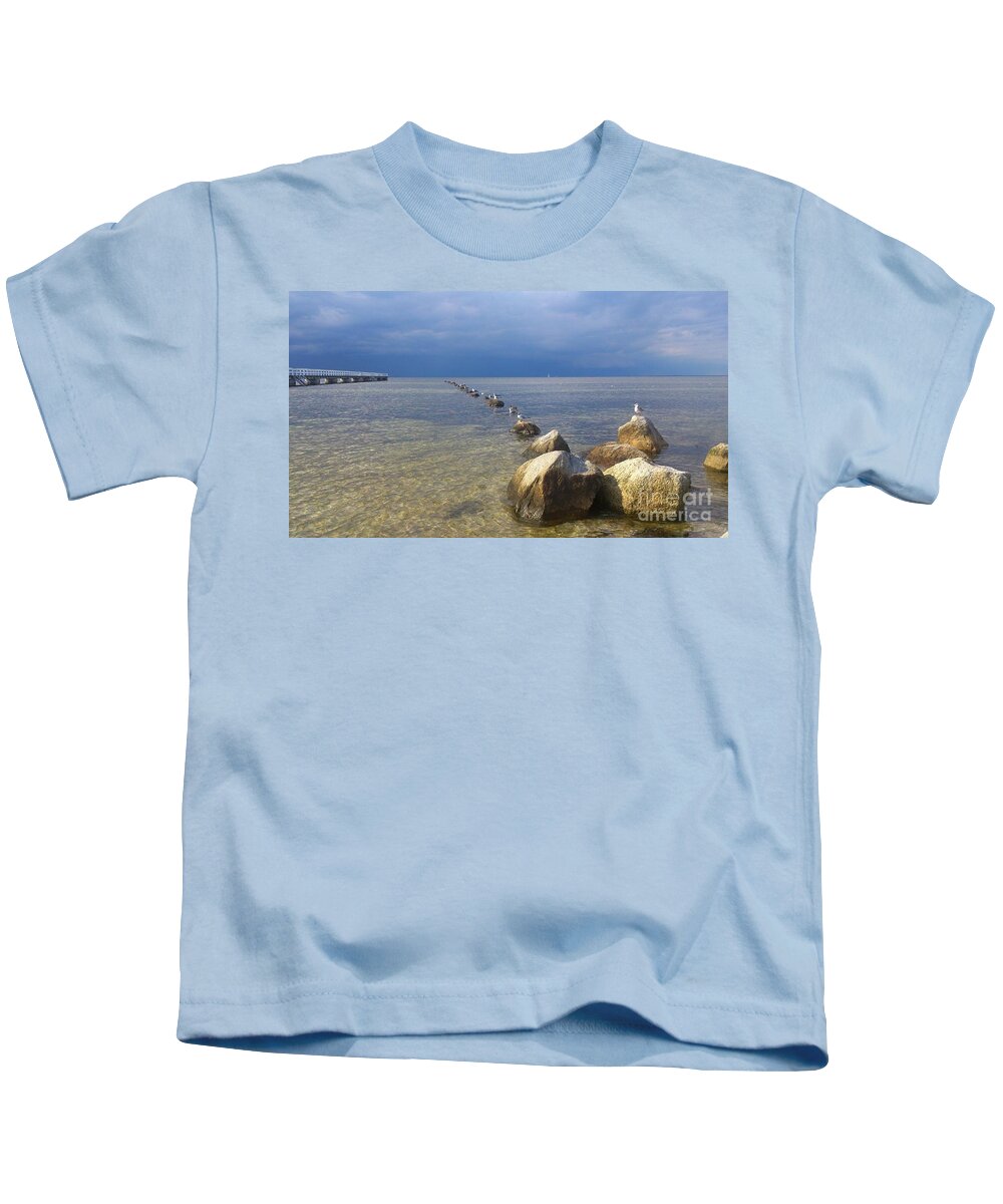 City Kids T-Shirt featuring the photograph Horizon by Alexandra Vusir