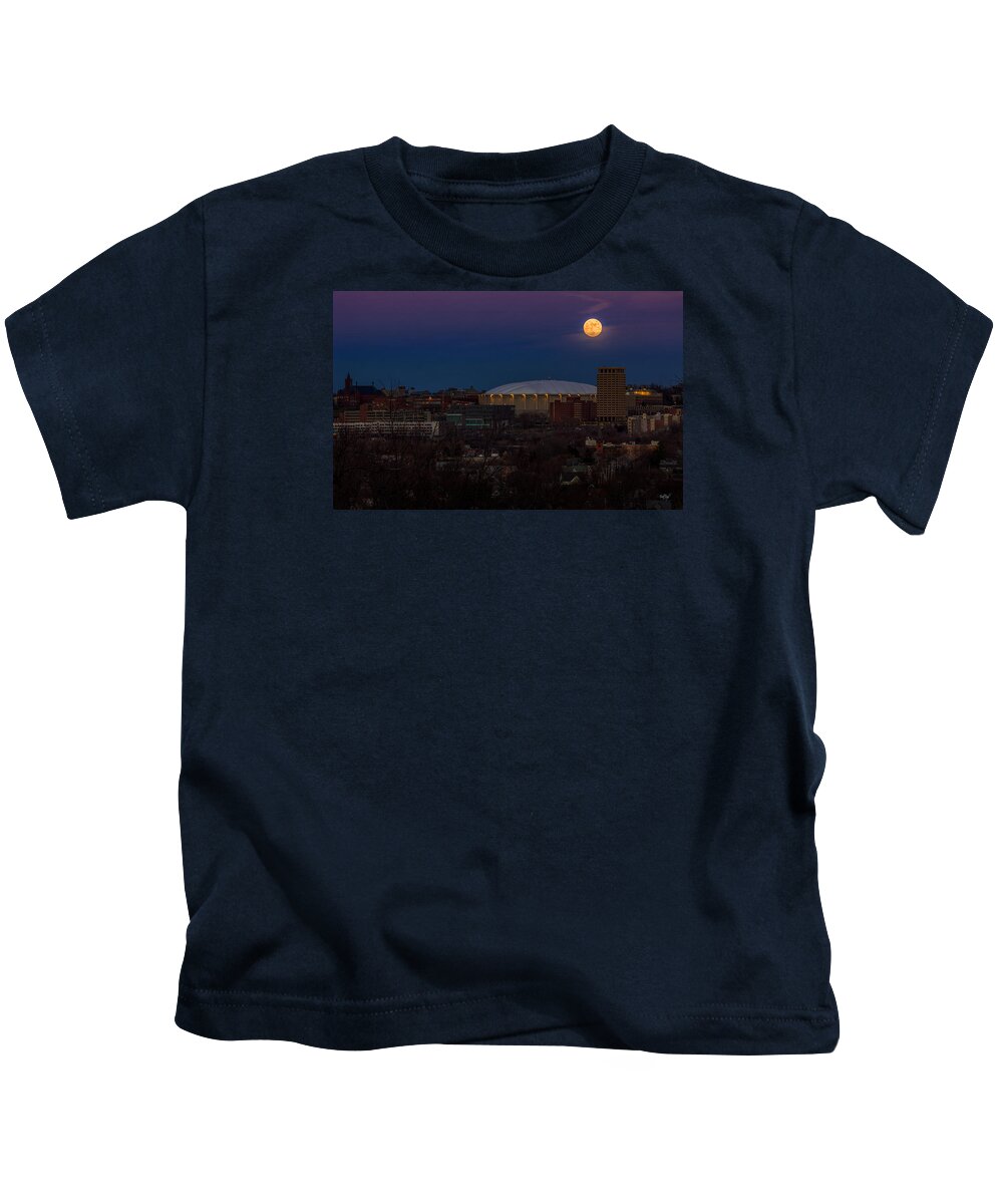 Syracuse Kids T-Shirt featuring the photograph A Night To Remember by Everet Regal