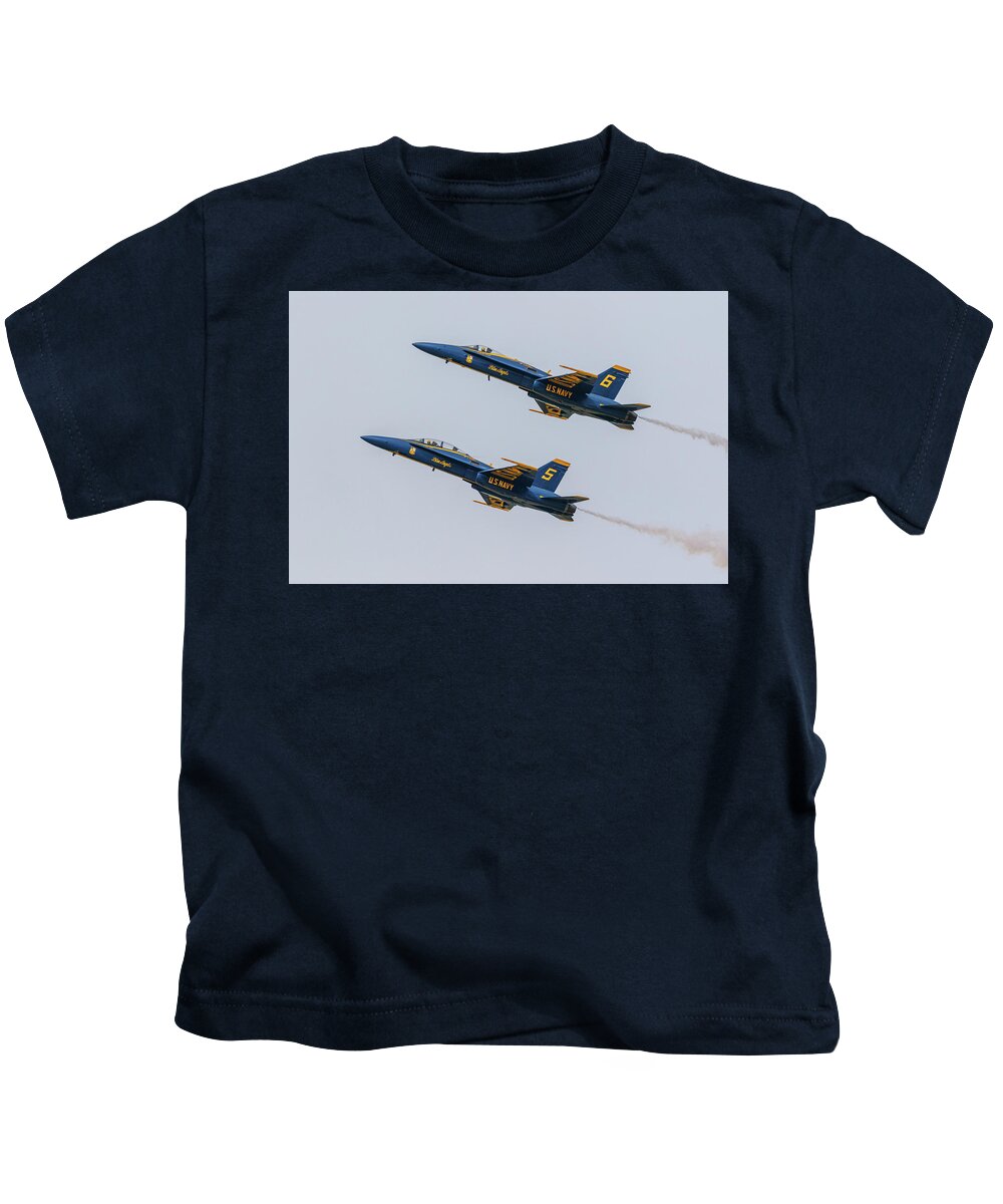  Kids T-Shirt featuring the photograph Airshow 21 by Les Greenwood