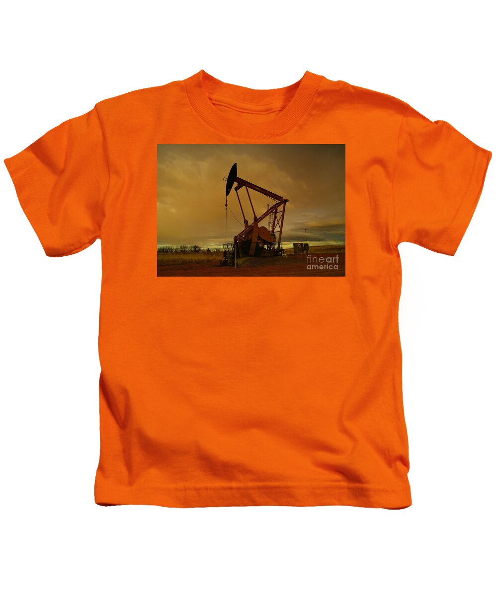 Oil Kids T-Shirt featuring the photograph Wellhead At Dusk by Jeff Swan