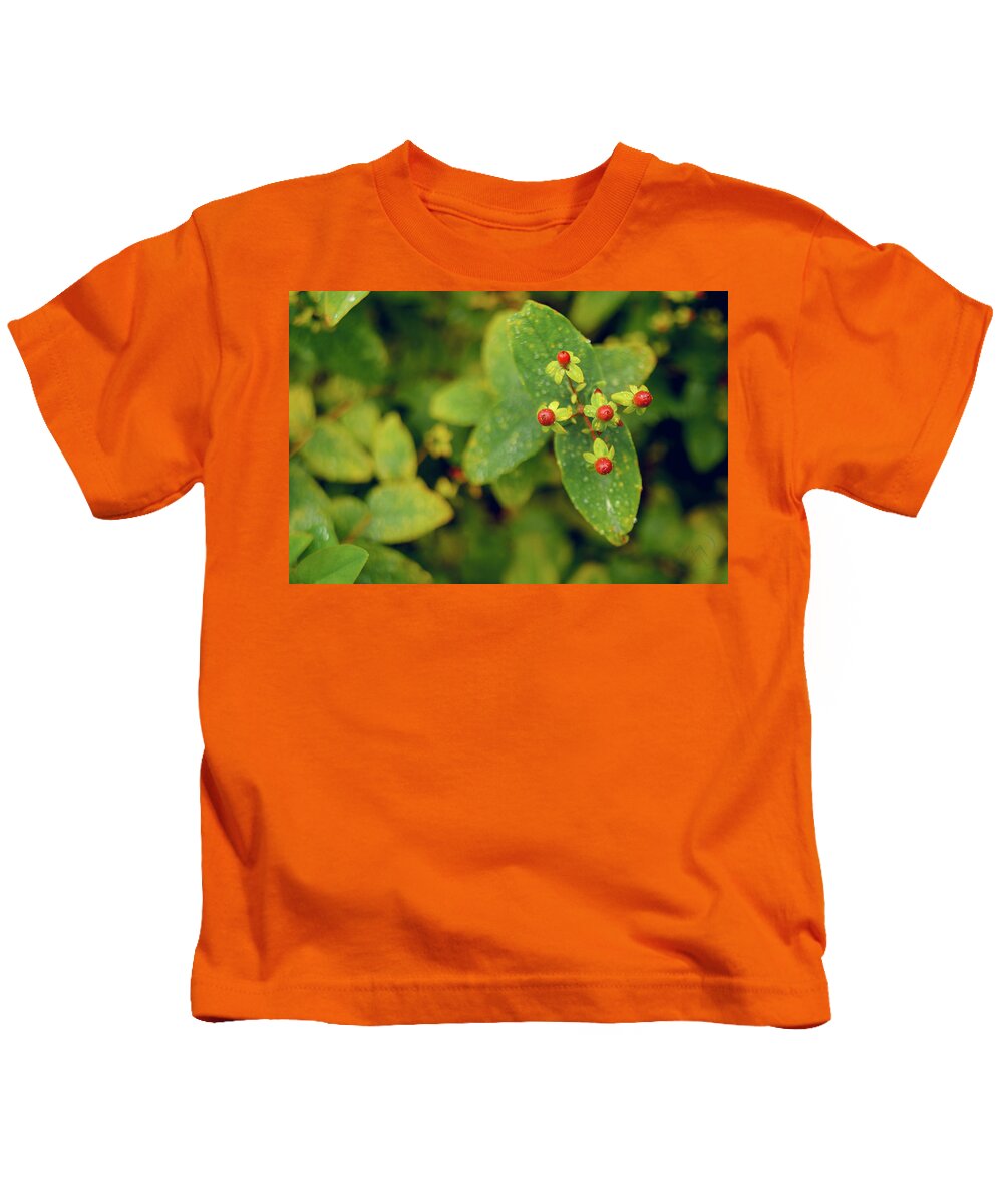 Fall Kids T-Shirt featuring the photograph Fall Berry by Gene Garnace