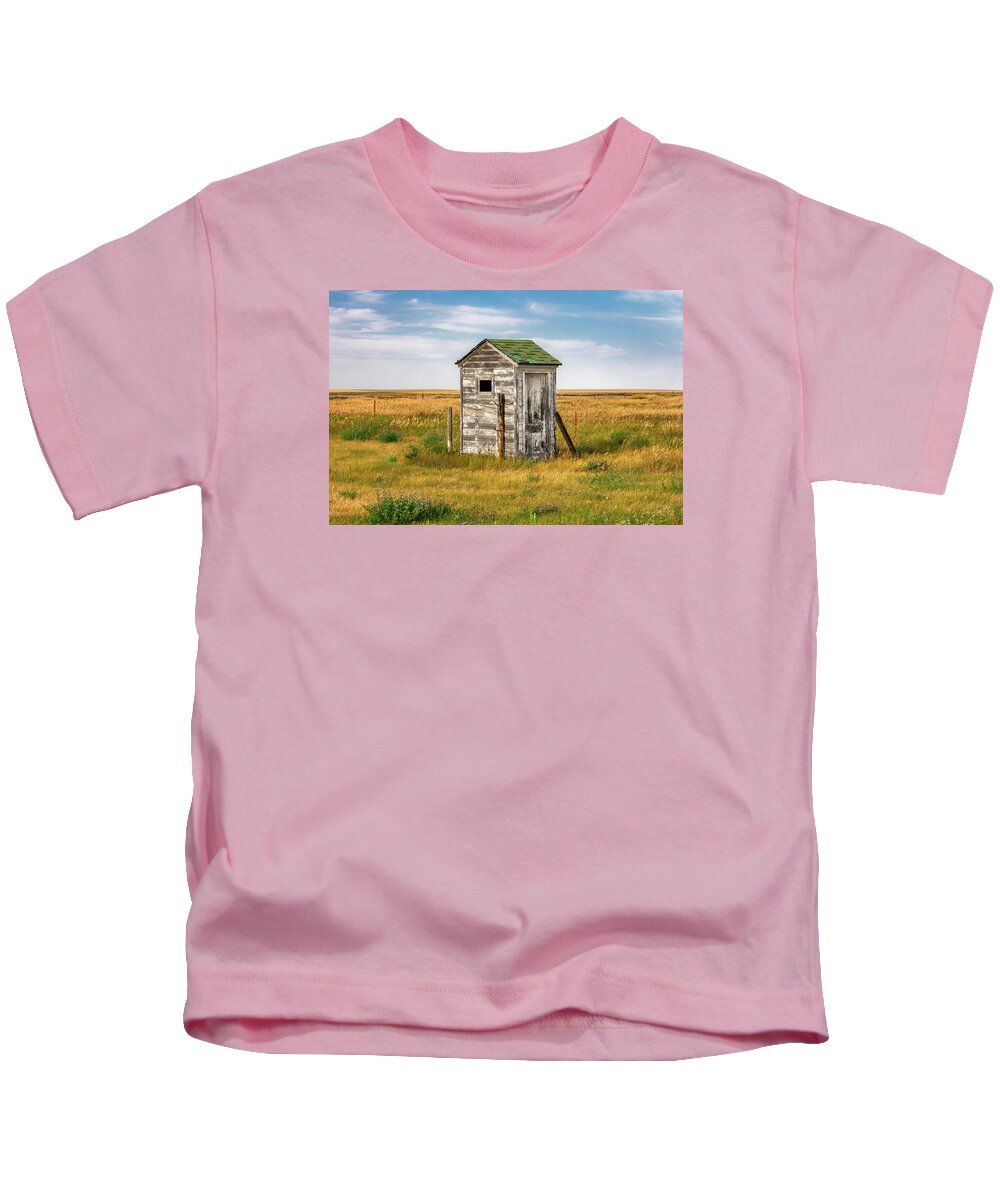 Pendroy Kids T-Shirt featuring the photograph Pendroy Outhouse by Todd Klassy