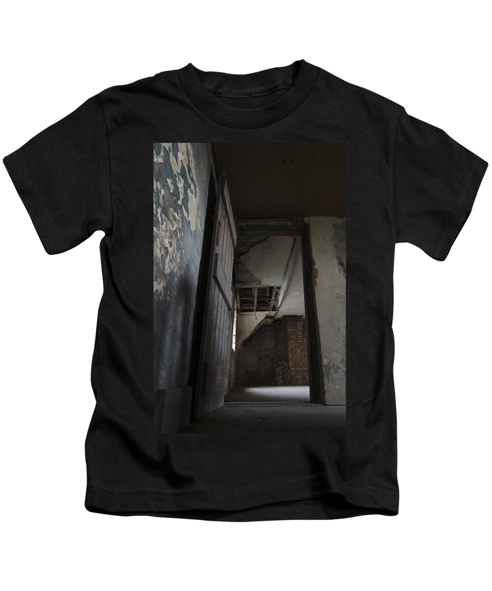 Spooky Kids T-Shirt featuring the photograph Come on in #1 by Steev Stamford