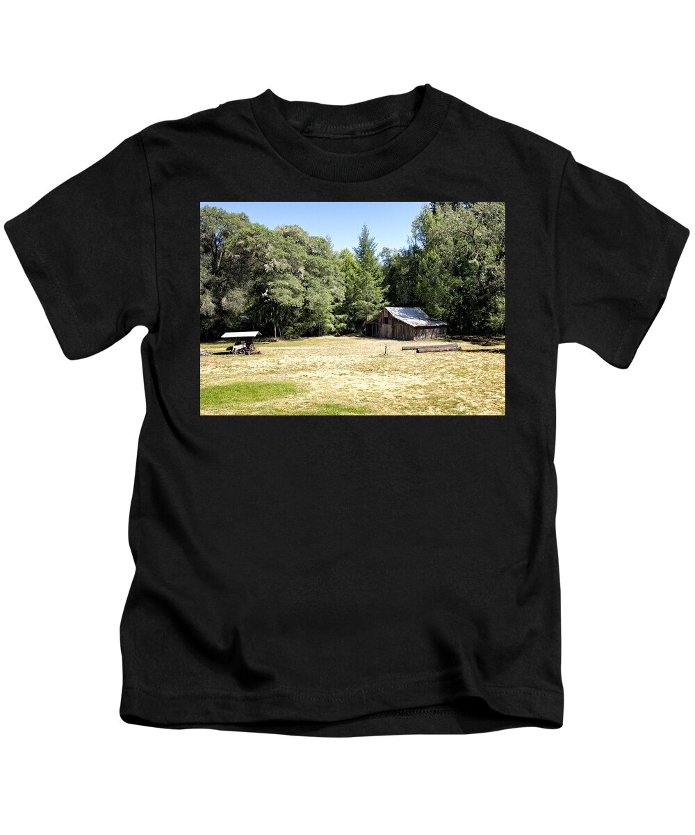 Barn Kids T-Shirt featuring the photograph Vintage Philo Barn by Betty Depee