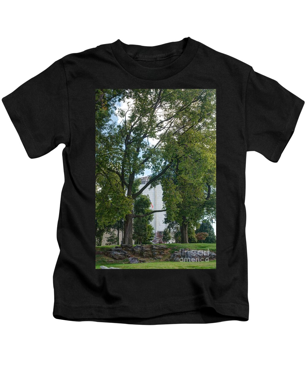 Founders Kids T-Shirt featuring the photograph Founders Hall #6 by Mark Dodd