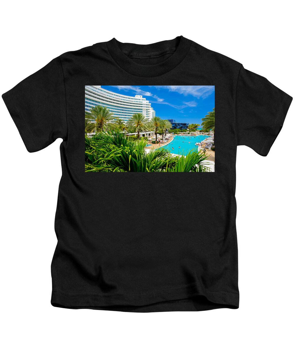 Architecture Kids T-Shirt featuring the photograph Fontainebleau Hotel by Raul Rodriguez