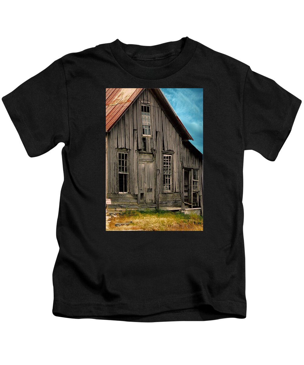 Shack Kids T-Shirt featuring the photograph Shack of Elora TN by Lesa Fine