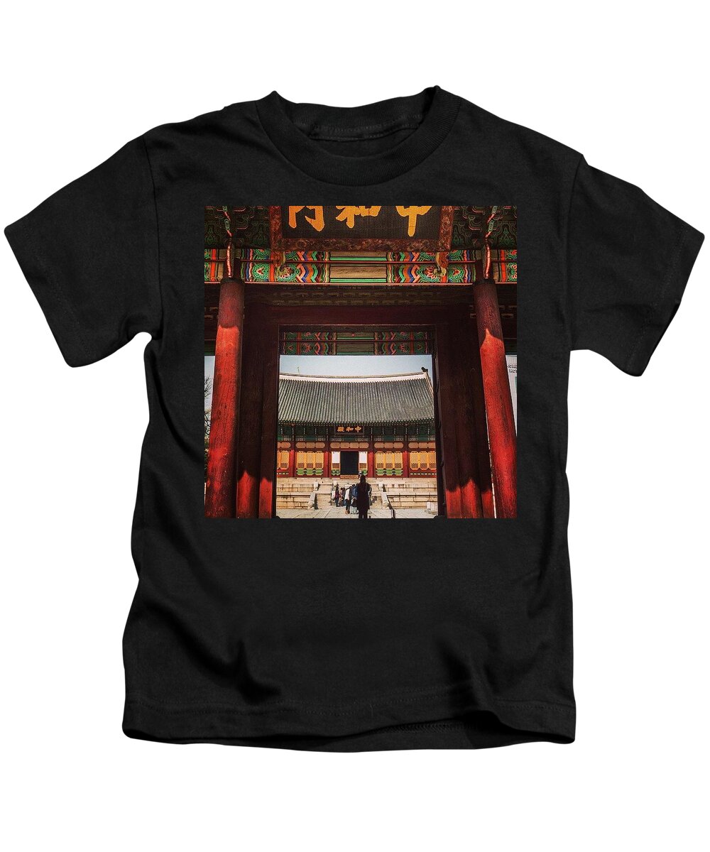 City Kids T-Shirt featuring the photograph Seoul, South Korea by Aleck Cartwright