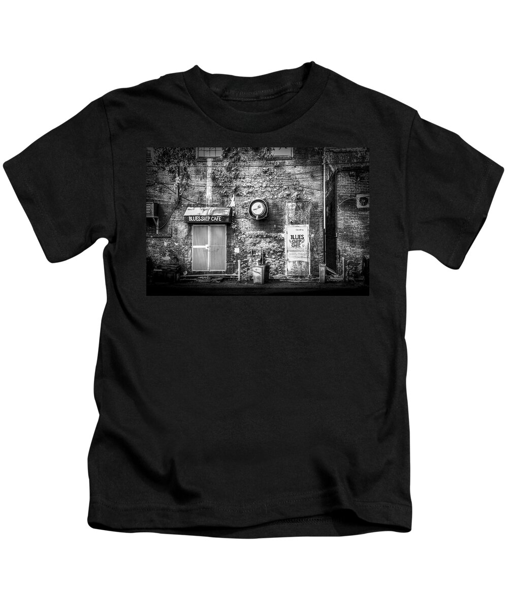 Blues Music Kids T-Shirt featuring the photograph The Blues Ship Cafe by Marvin Spates