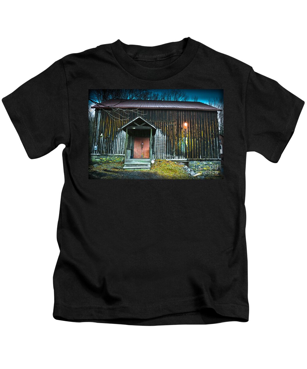 Barn Kids T-Shirt featuring the photograph This Old Barn by Gary Keesler