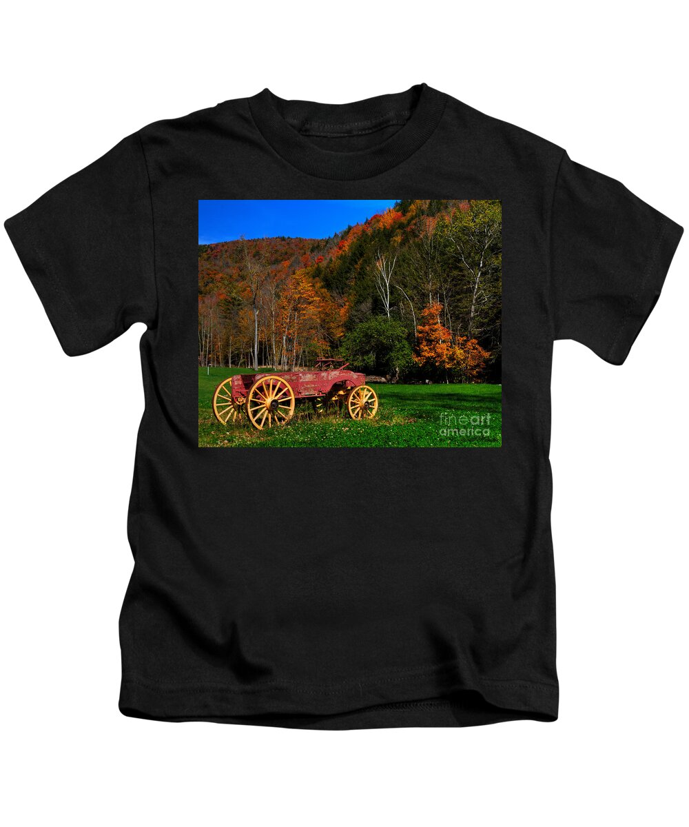 Wagon Kids T-Shirt featuring the photograph Vermont Wagon by Sue Karski