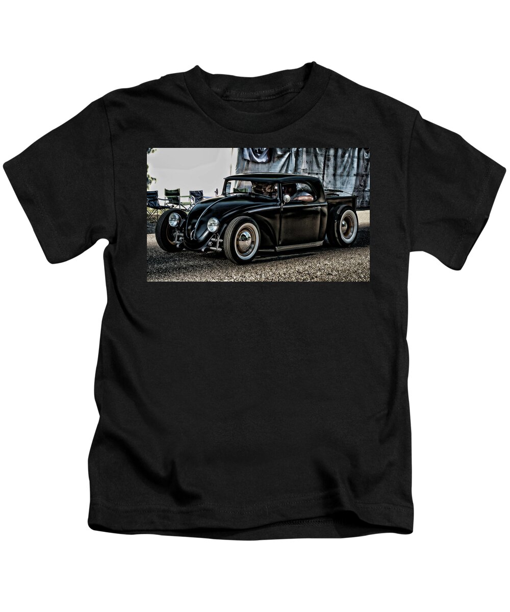 Black Kids T-Shirt featuring the photograph VW Bug by Ron Roberts