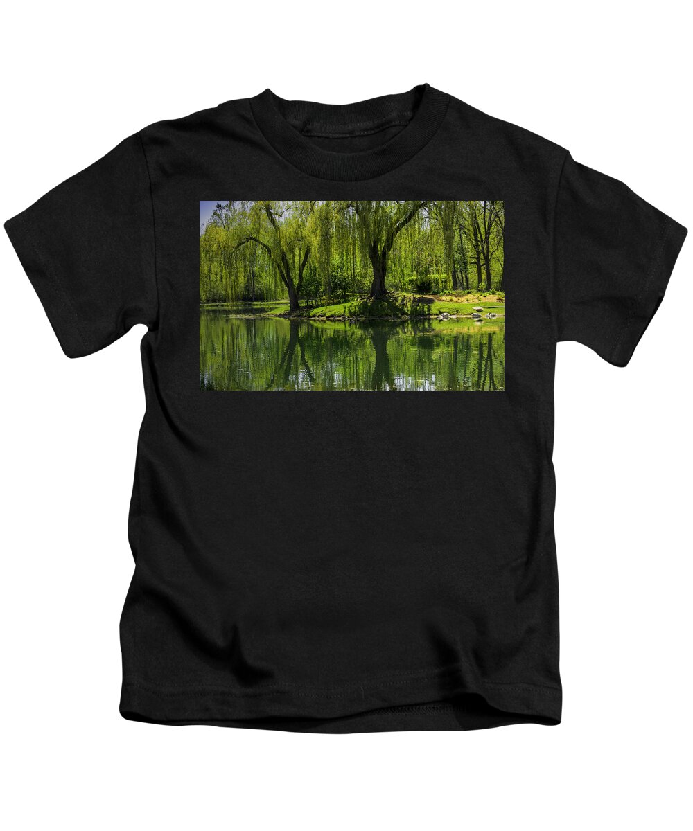 Usa Kids T-Shirt featuring the photograph Willows weep into their reflection by LeeAnn McLaneGoetz McLaneGoetzStudioLLCcom