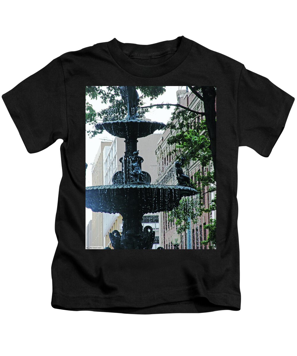 Court Square Kids T-Shirt featuring the photograph Court Square Memphis by Lizi Beard-Ward