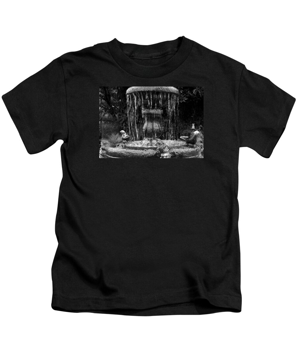 Fountain Kids T-Shirt featuring the photograph Fountain by RicardMN Photography