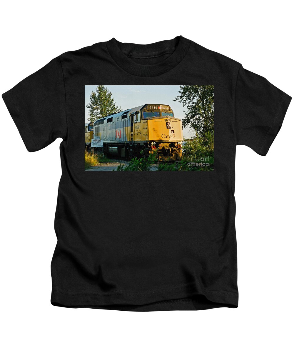 Trains Kids T-Shirt featuring the photograph Via Rail Engine by Randy Harris