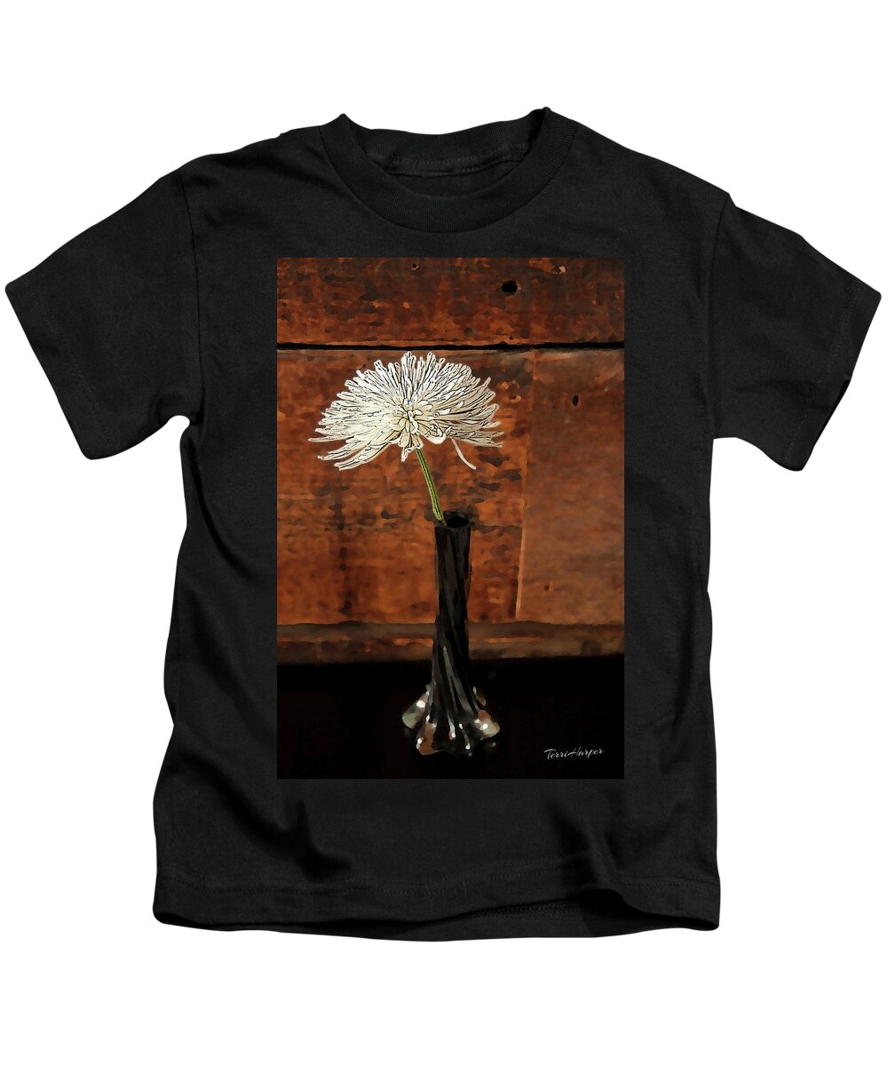 Flower Kids T-Shirt featuring the photograph Centerpiece by Terri Harper