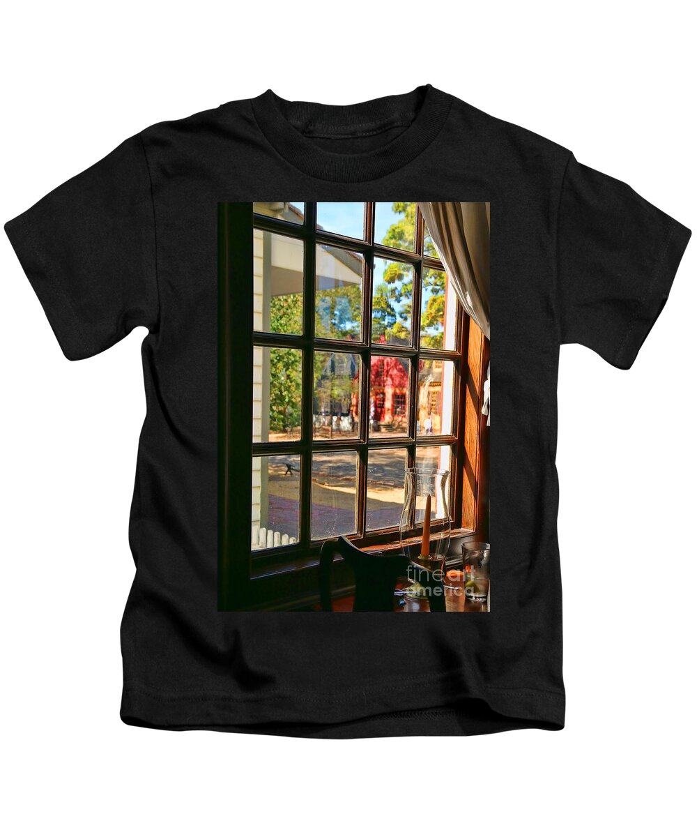 Kings Arms Tavern Kids T-Shirt featuring the photograph Kings Arms Tavern Window Colonial Williamsburg 4771 by Jack Schultz