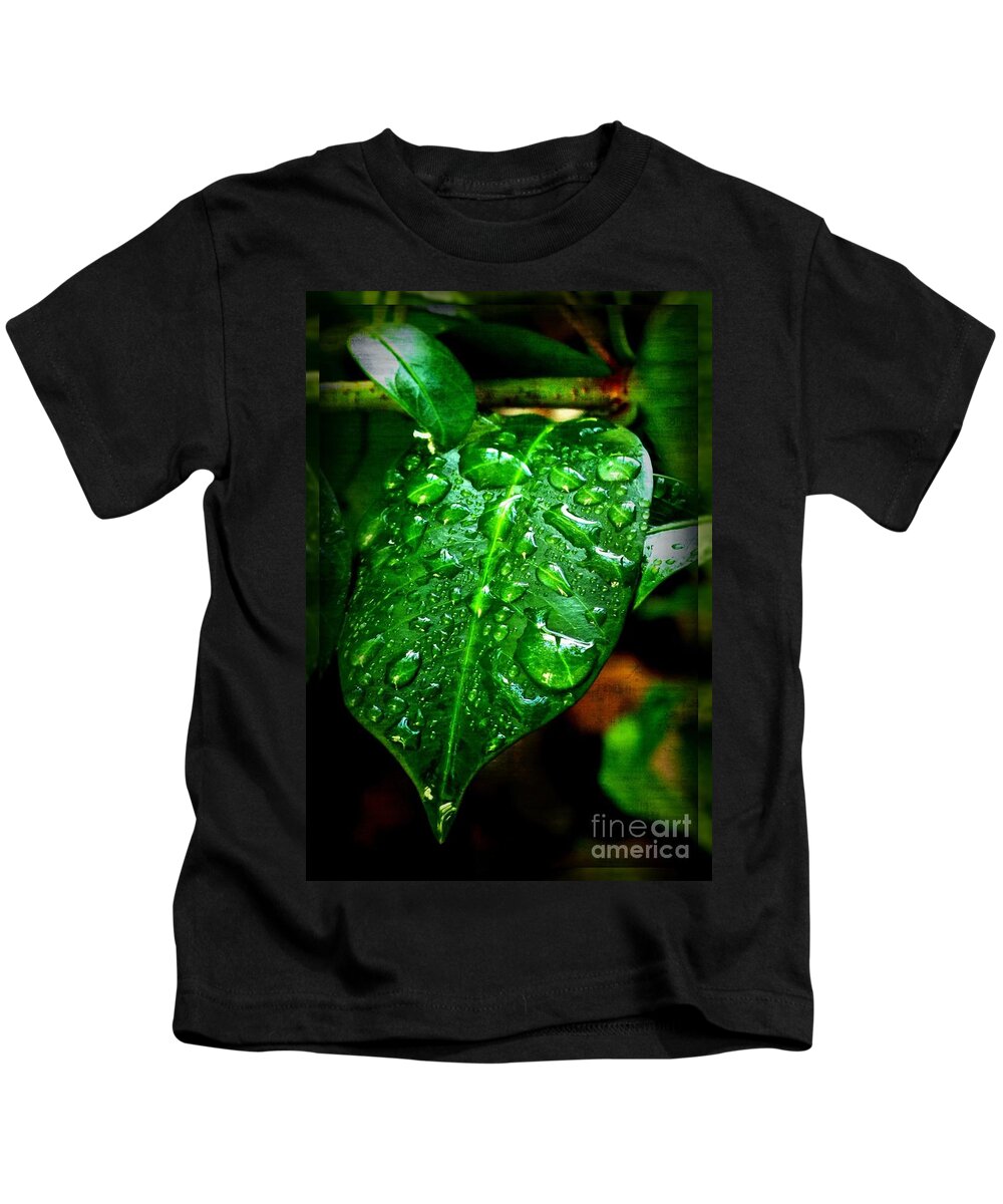 Leaf Kids T-Shirt featuring the photograph Leaf by Leslie Revels