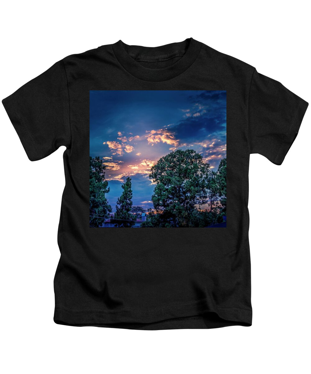 Sunset Kids T-Shirt featuring the photograph Looking West At Sunset by Gene Parks