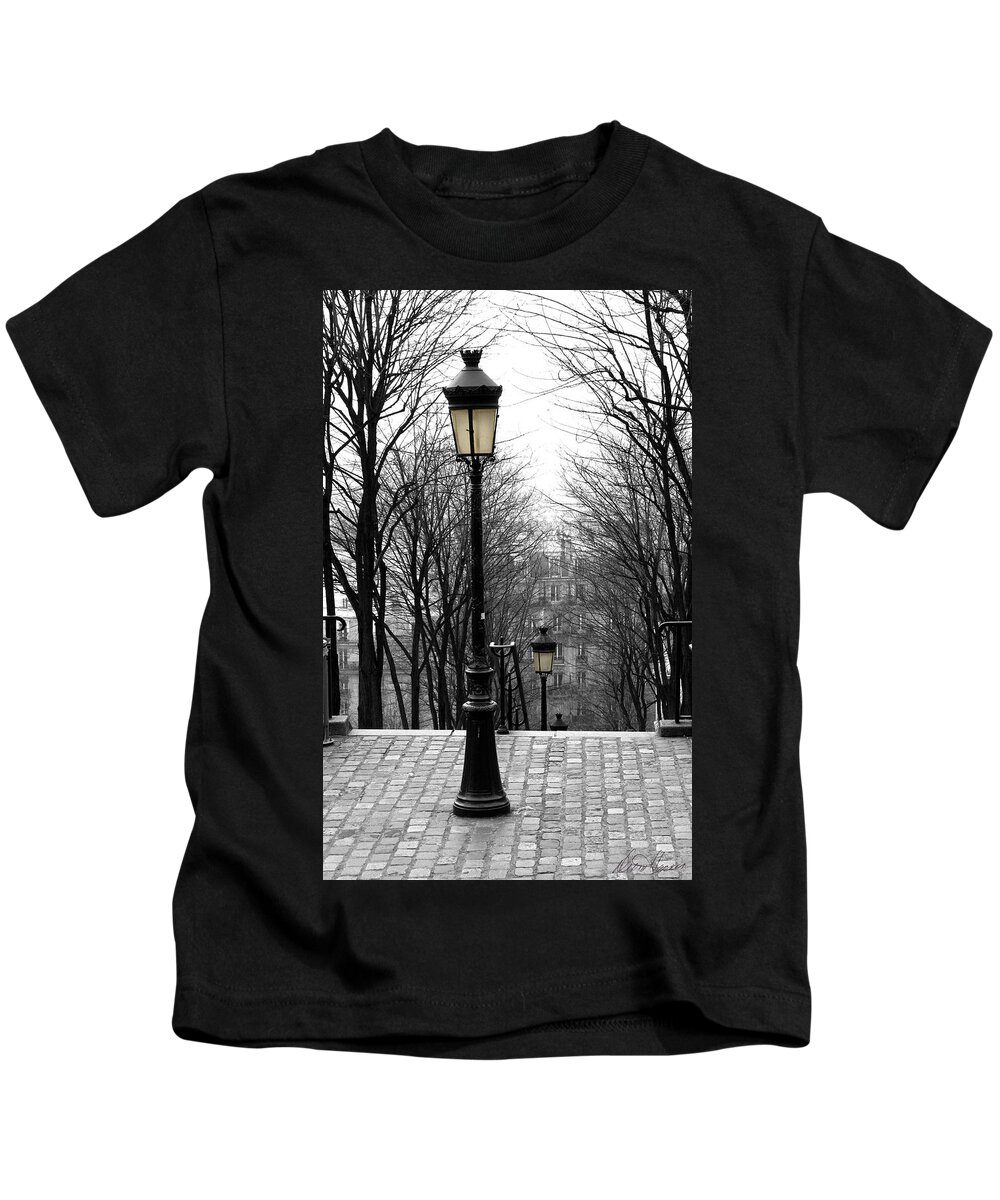 Montmartre Kids T-Shirt featuring the photograph Montmartre by Diana Haronis