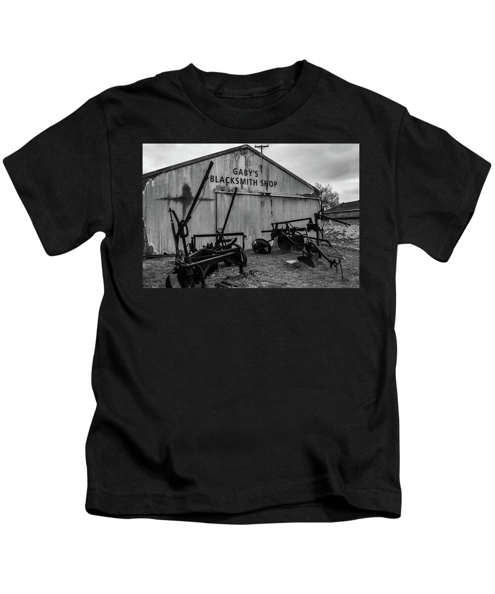 Blacksmith Kids T-Shirt featuring the photograph Old Frisco Blacksmith Shop by Nicole Lloyd