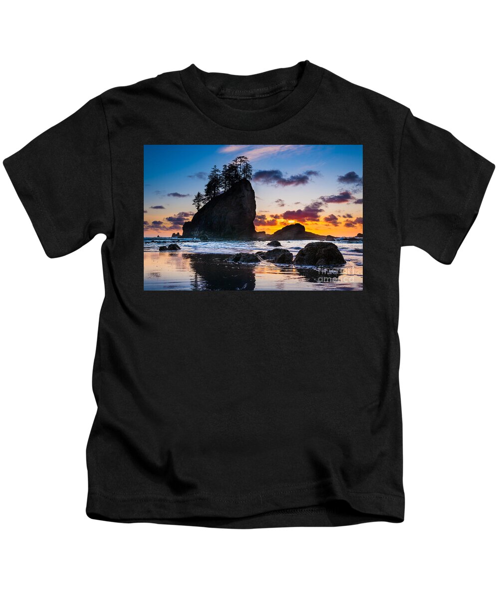 America Kids T-Shirt featuring the photograph Olympic Sunset by Inge Johnsson