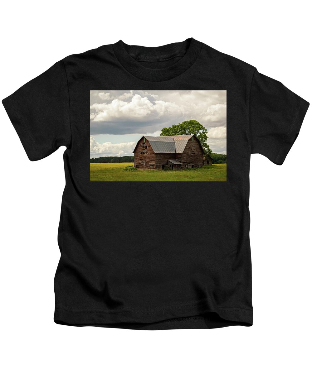 Barn Kids T-Shirt featuring the photograph Rustic Barn by Steve L'Italien
