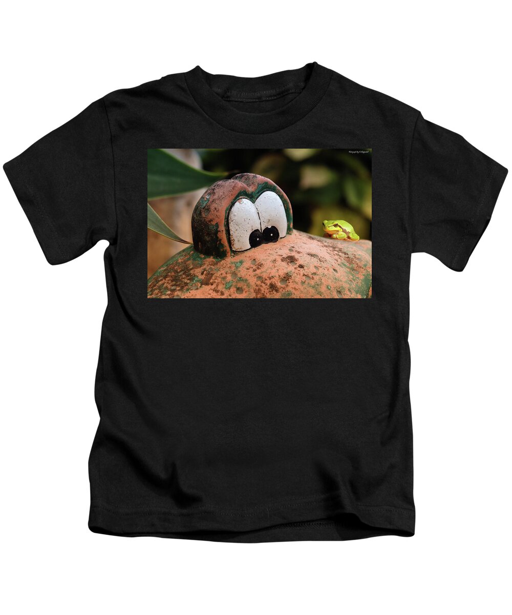 Garden Frog Kids T-Shirt featuring the digital art Garden frog 01 by Kevin Chippindall