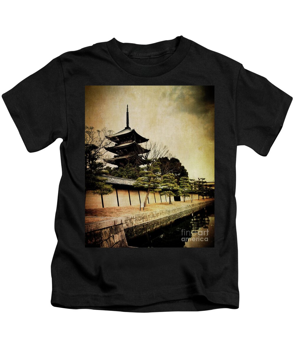 Tōji Kids T-Shirt featuring the photograph Memories of Japan 4 by RicharD Murphy