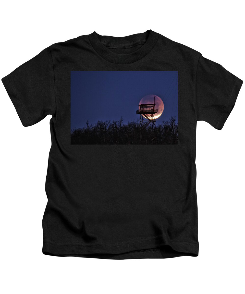 Wall Art Kids T-Shirt featuring the photograph Blue Blood Super Eclipse Moon - Queen Wilhelmina State Park by William Rainey