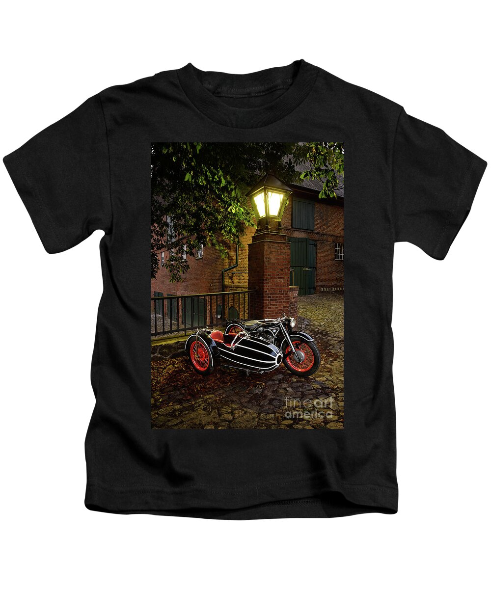 Bike Kids T-Shirt featuring the photograph Bmw R 12 by Frank Kletschkus