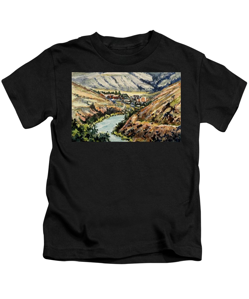 Gardiner Kids T-Shirt featuring the painting Coming into Gardiner by Les Herman