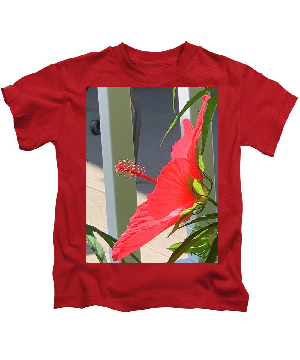 Flower Kids T-Shirt featuring the photograph Searching for Satellite Reception by Lee Darnell
