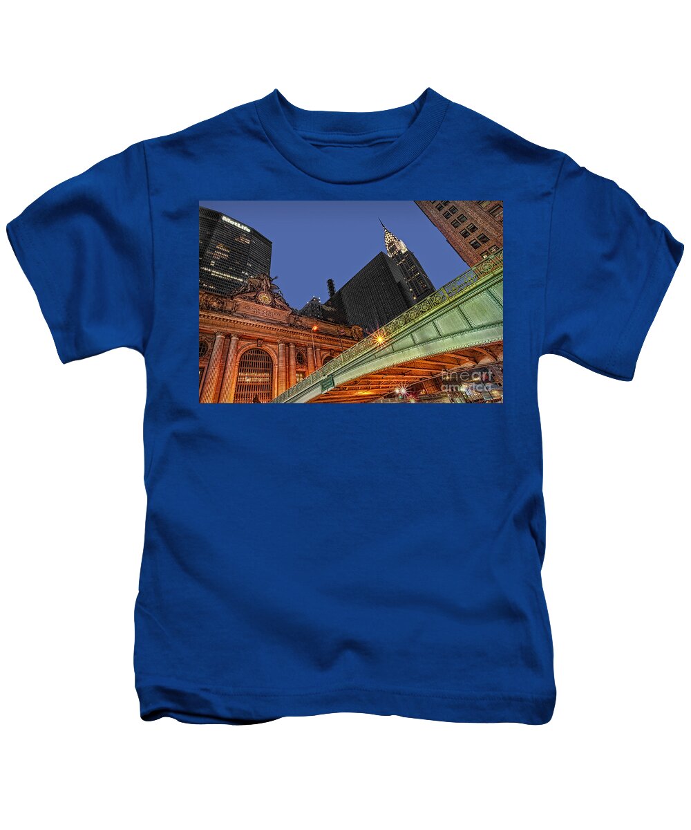 Pershing Square Kids T-Shirt featuring the photograph Pershing Square by Susan Candelario
