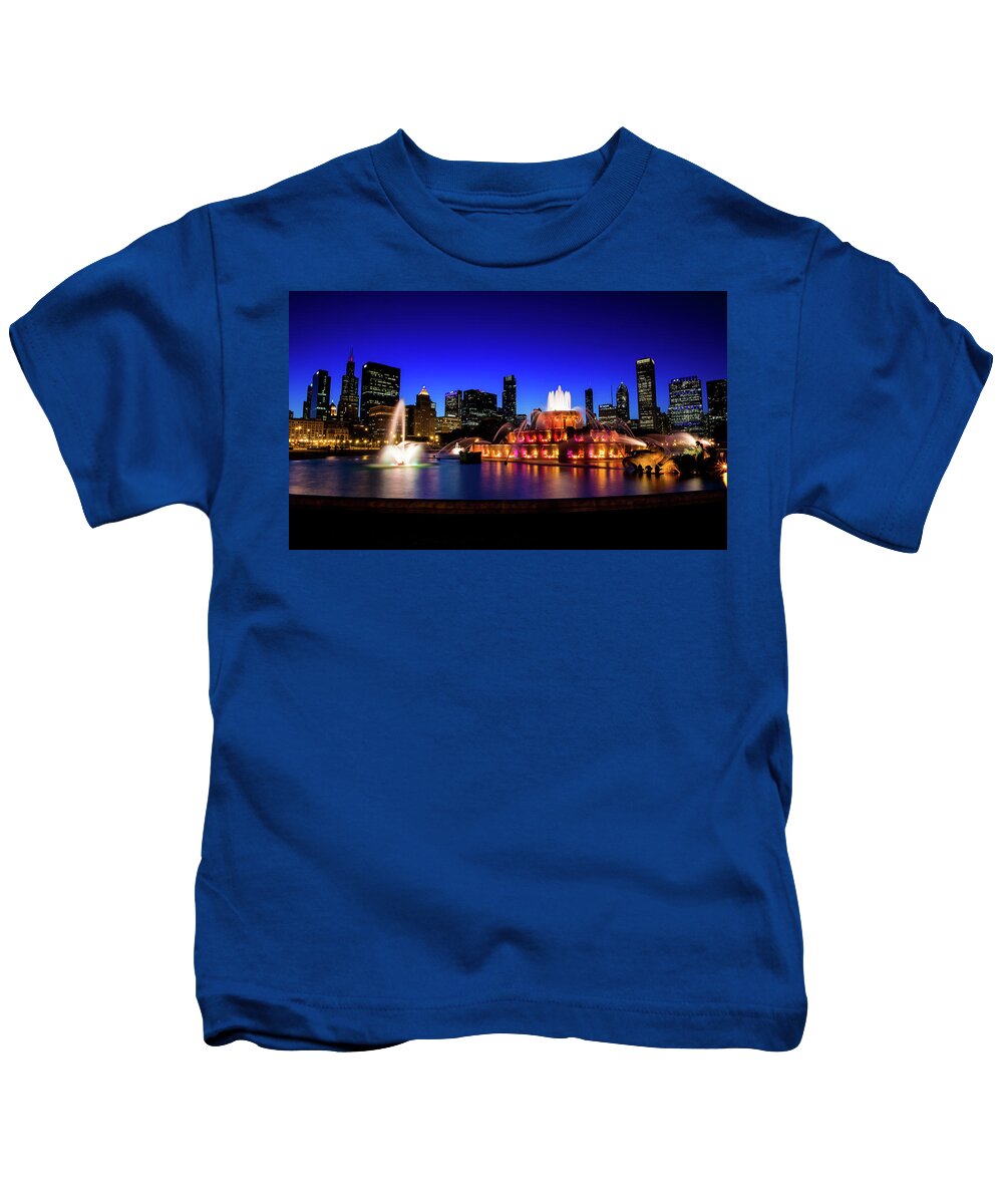 Chicago Kids T-Shirt featuring the photograph Buckingham Memorial Fountain by Dillon Kalkhurst