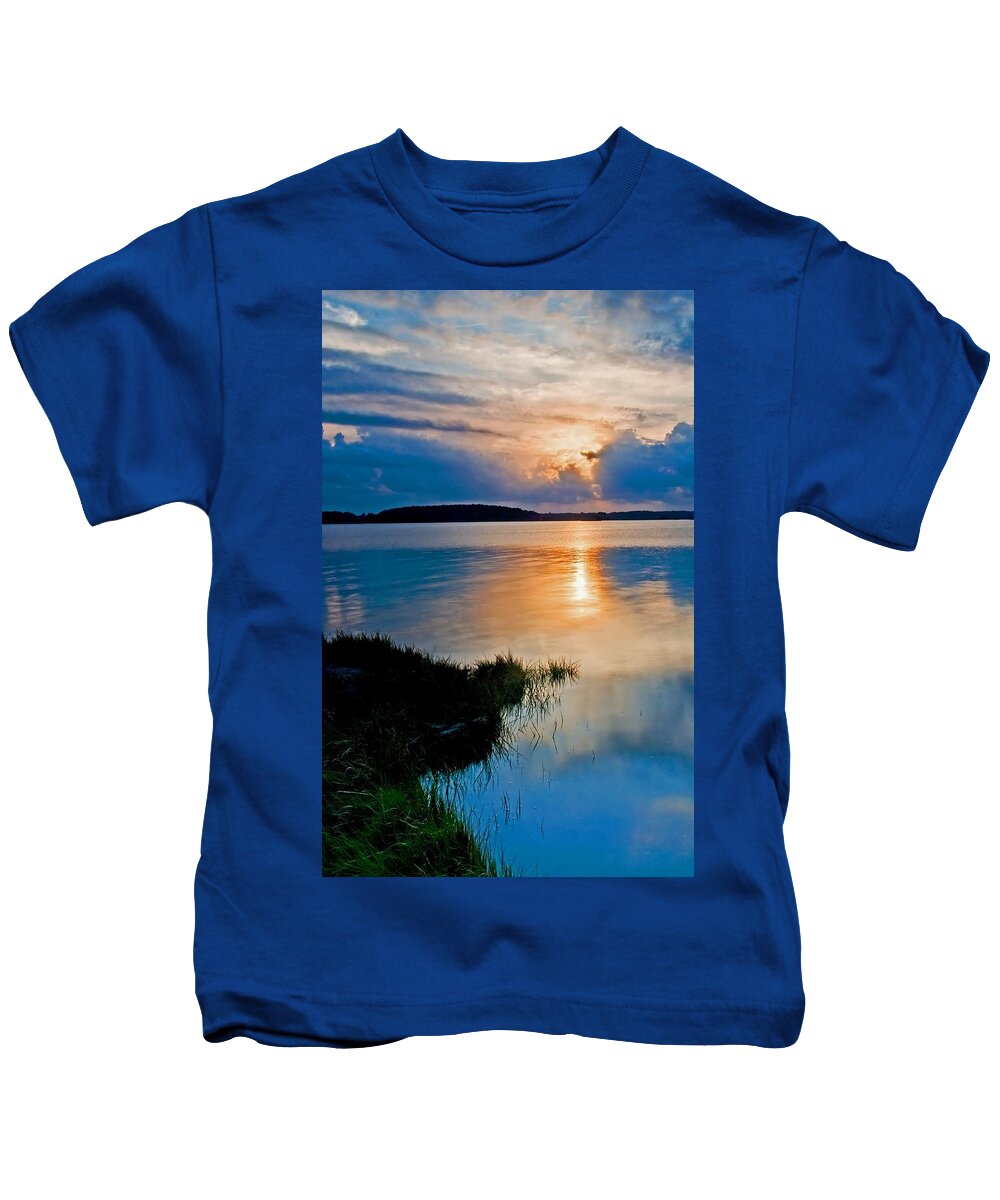 Sunset Kids T-Shirt featuring the photograph Day's end by Bill Jonscher