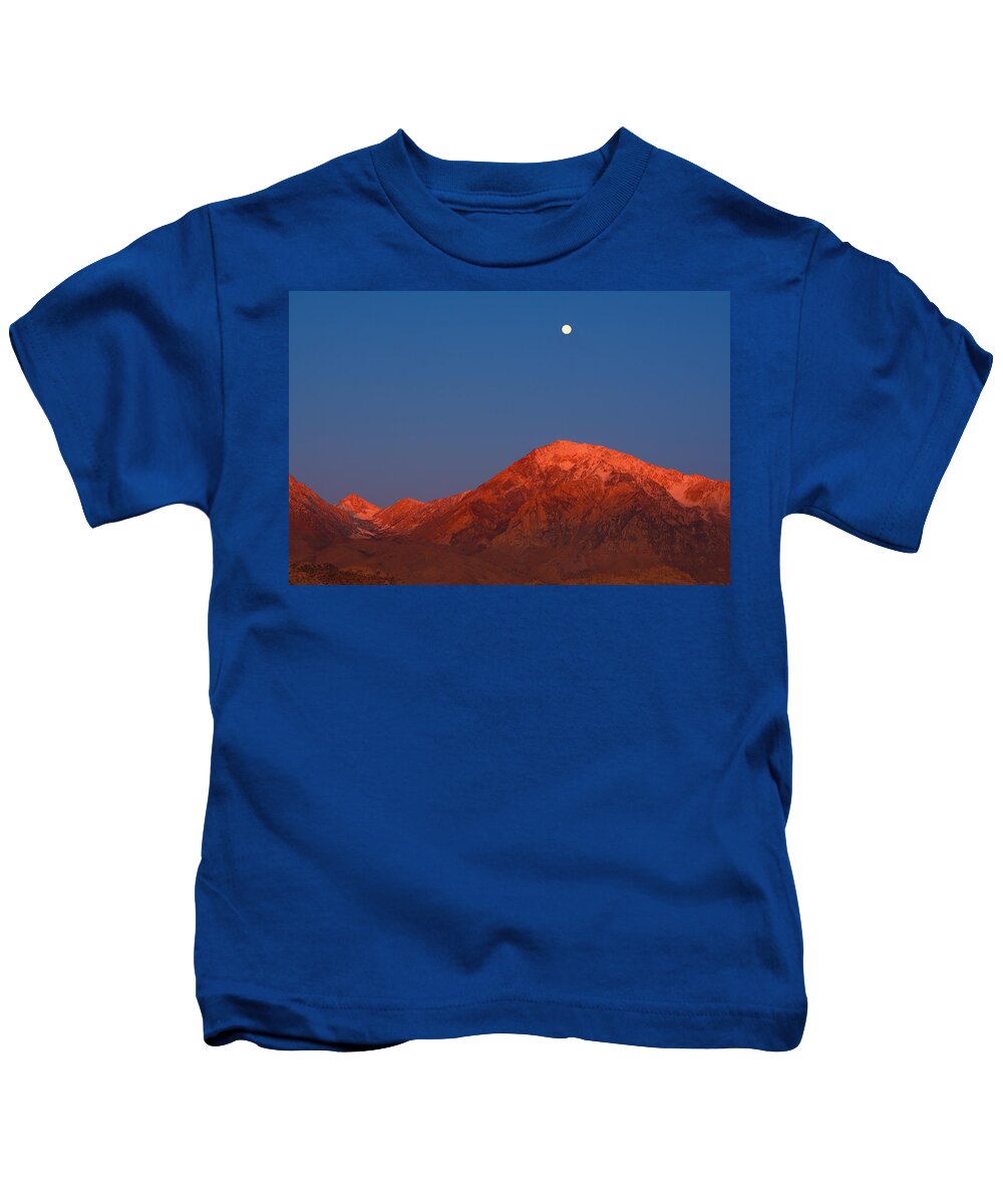Alpenglow Kids T-Shirt featuring the photograph Moonset at Dawn above Mount Tom - Eastern Sierra California by Ram Vasudev