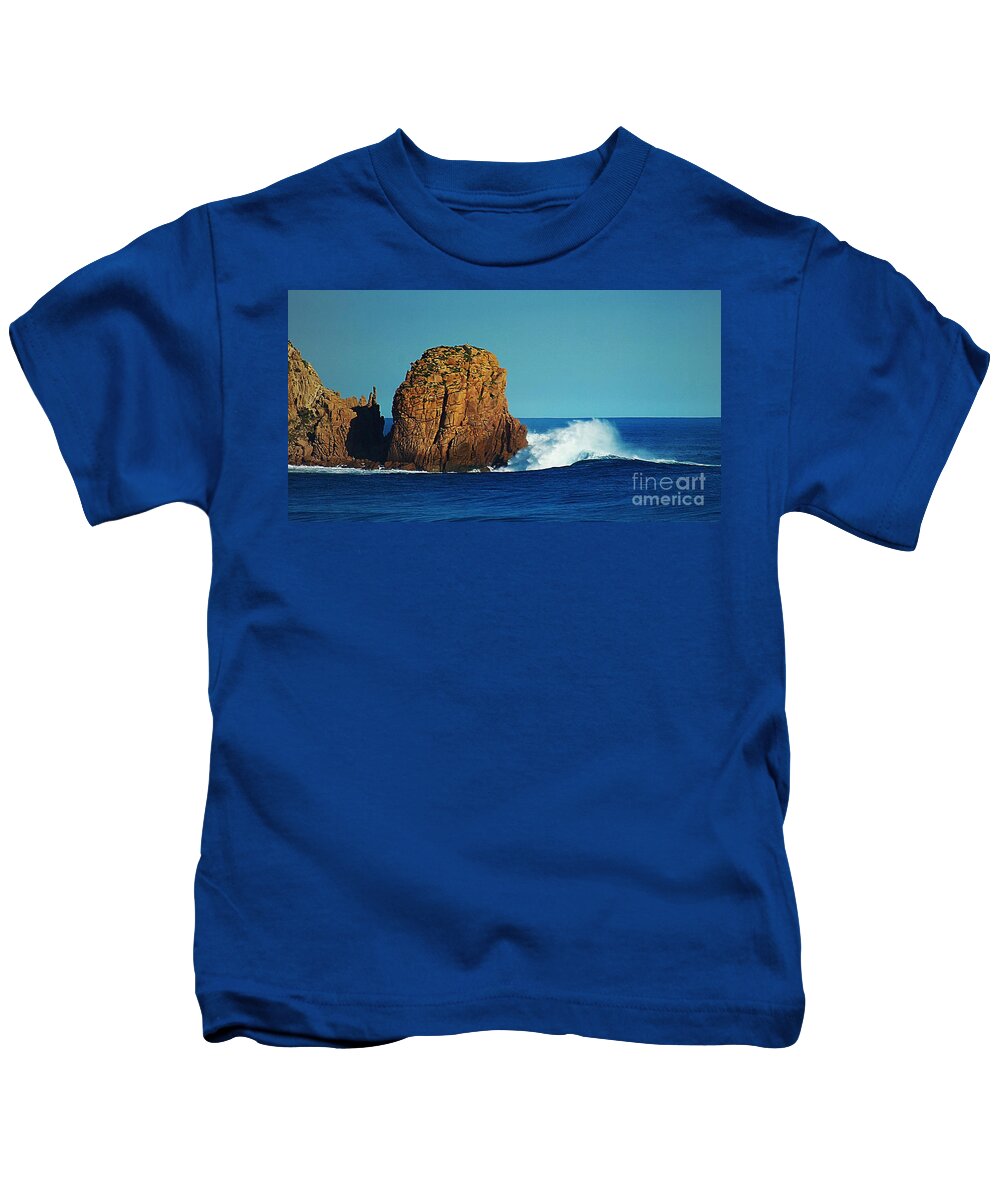 Woolami Surf Beach. Kids T-Shirt featuring the photograph Wave power by Blair Stuart