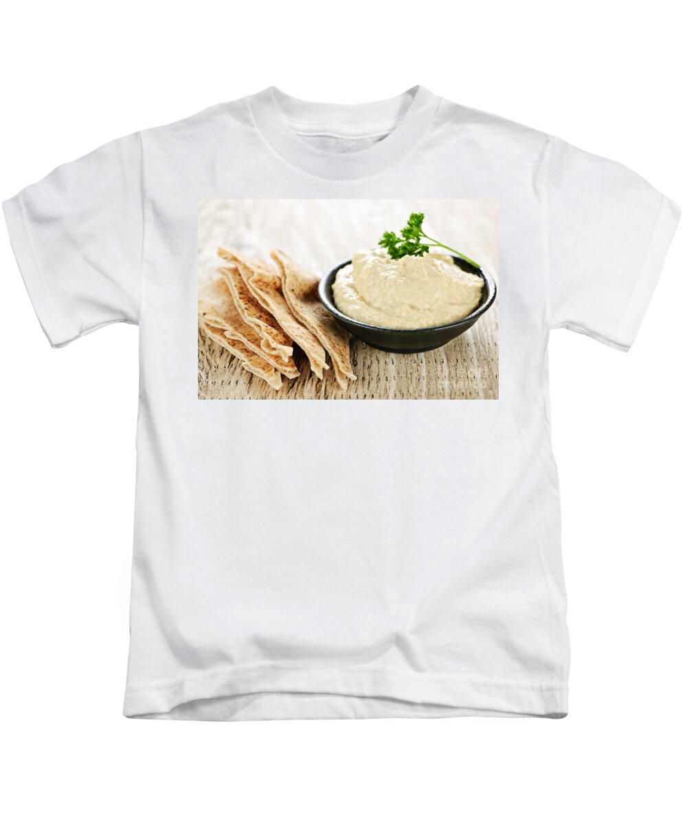 kapitel Sæt tabellen op Panorama Hummus with pita bread 2 Kids T-Shirt by Elena Elisseeva - Fine Art America